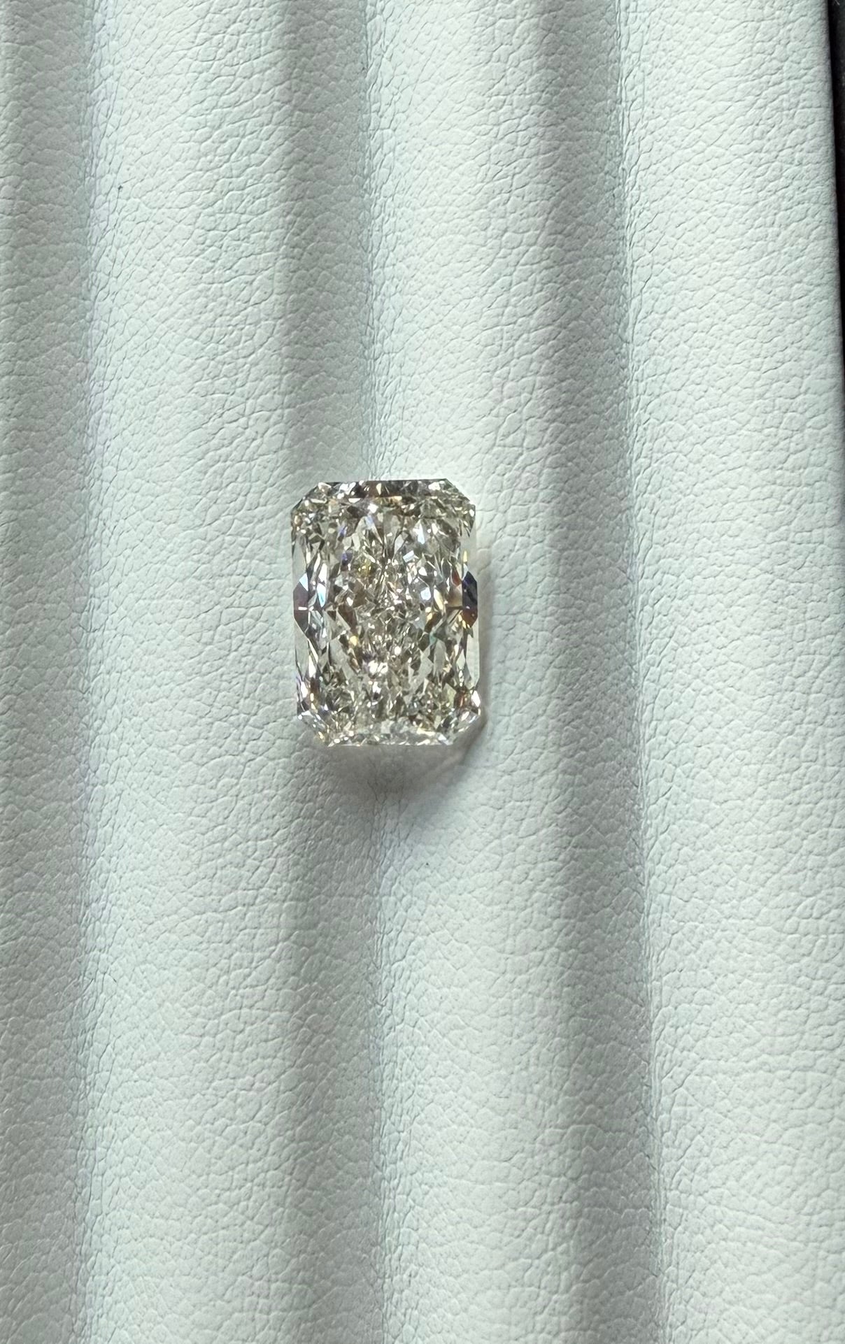 4.01 ct Radiant Cut Lab-Grown Diamond (IGI Certified)